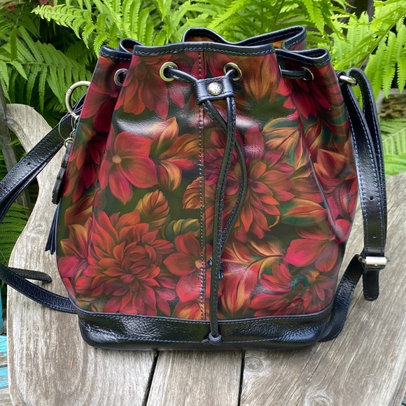 Patricia Nash Handbags - 🌸🌺 Gorgeous Patricia Nash MELROSE Bucket Bag NWOT Rustic Mums